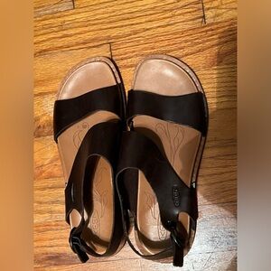 Keen women’s size 8 sandles